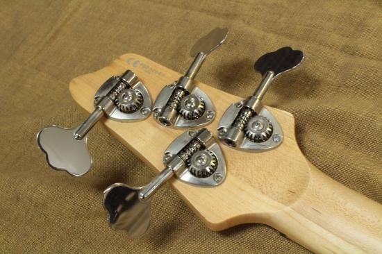 Ibanez ATK 700 BASS - Geek IN Box