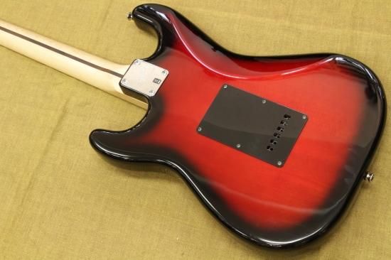 Squier Standard Stratocaster L'Arc-en-Ciel Ken mod. - Geek Squier Standard Stratocaster L'Arc-en-Ciel Ken mod. - Geek