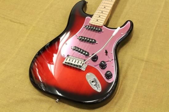 Squier Standard Stratocaster L'Arc-en-Ciel Ken mod. - Geek Squier Standard Stratocaster L'Arc-en-Ciel Ken mod. - Geek