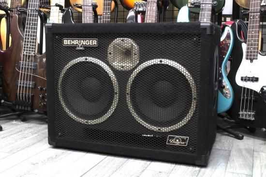 BEHRINGER ULTRABASS BB210 - Geek IN Box