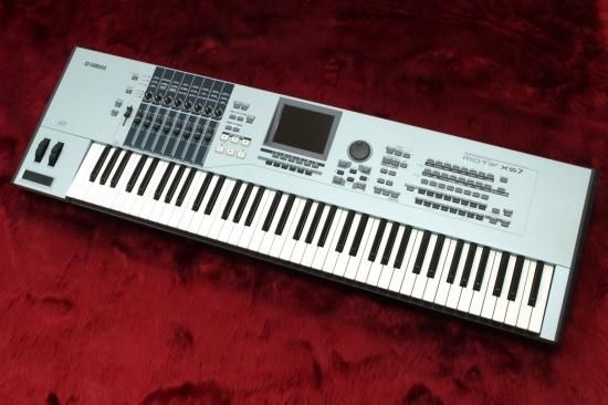 Yamaha MOTIF XS7 - Geek IN Box