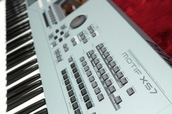 Yamaha MOTIF XS7 - Geek IN Box