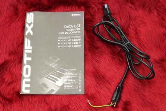 Yamaha MOTIF XS7 - Geek IN Box