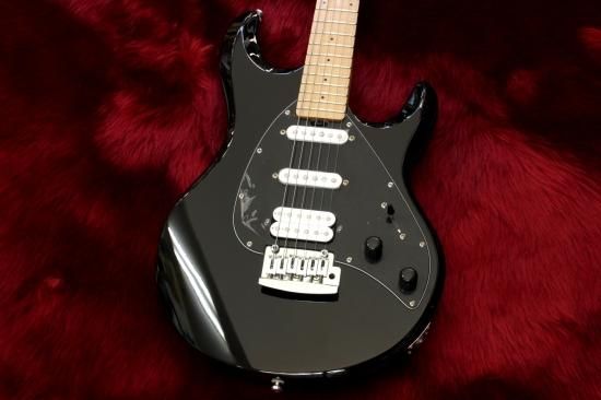 Stering by Musicman S.U.B SILO3-BK/M - Geek IN Box