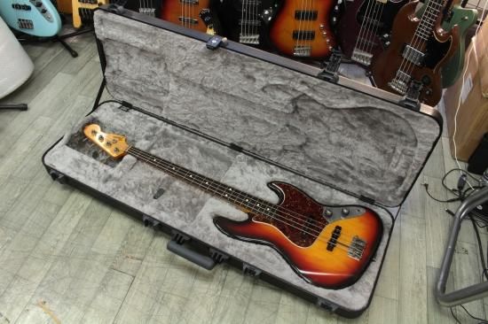 Fender American Professional Hard Case for Jazz Bass - Geek Fender American Professional Hard Case for Jazz Bass - Geek
