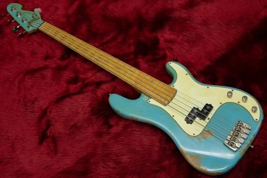 Music Man Stingray 5H VS Sandberg California II TM5 - YouTube