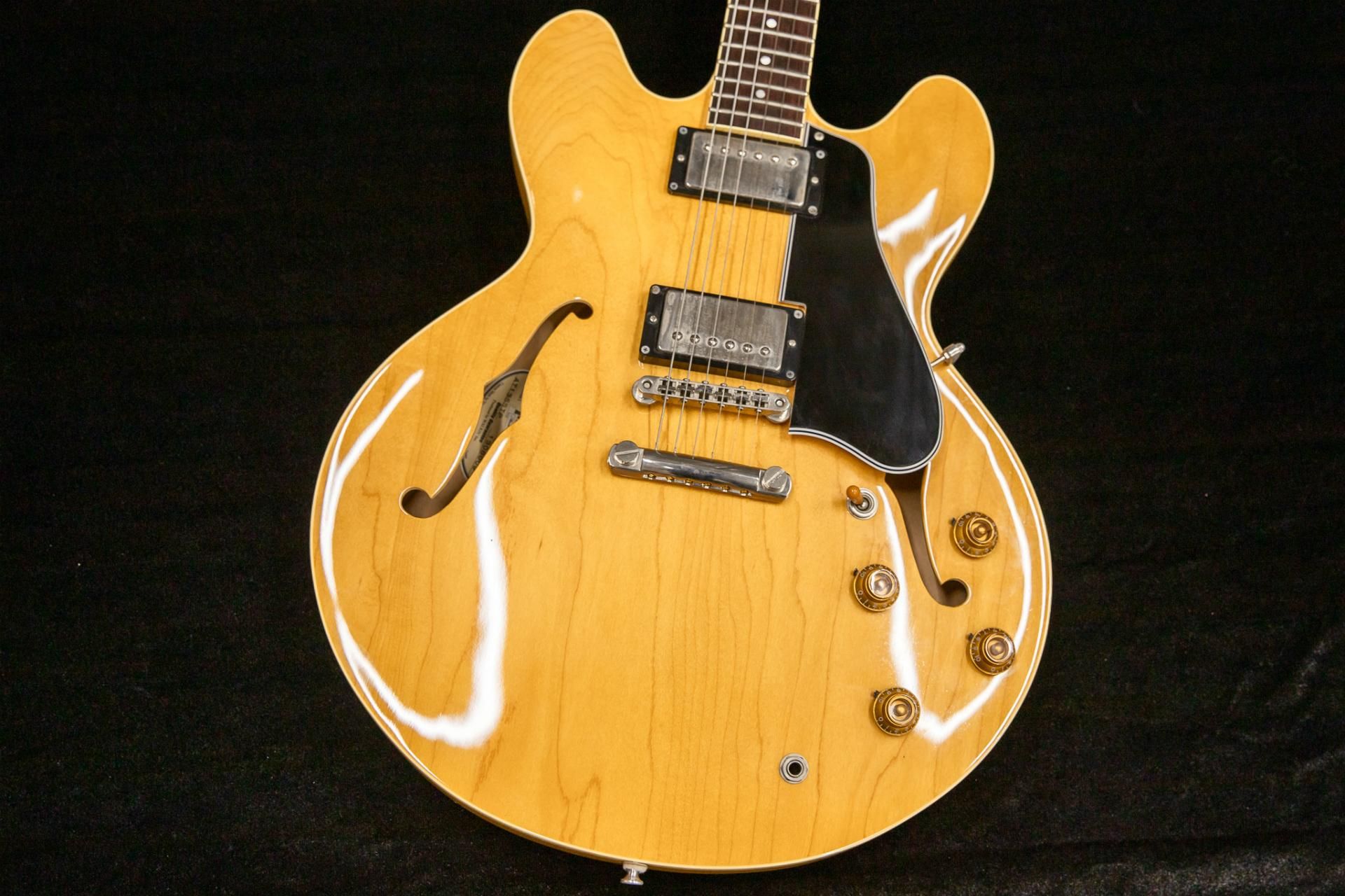セミアコ　ARCHTOP Tribute ゴールド Archtop Tribute 製品入荷情報！2019年11月7日】 ホールド性抜群