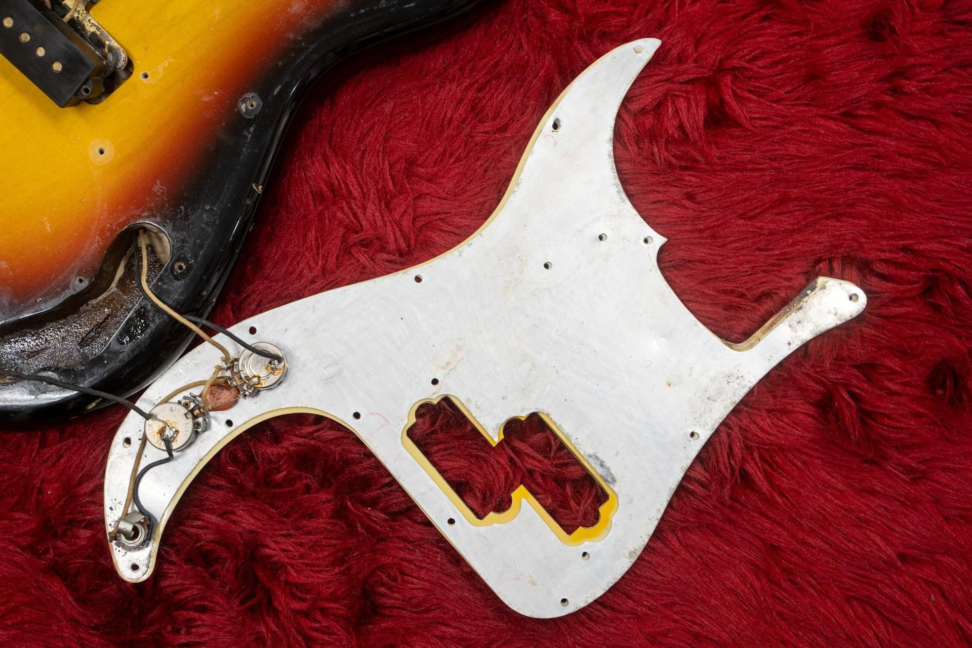 フィフティーズ・ベース【50年代〜60年代】 Fender '59 Precision Bass - サンバースト / スラブローズ