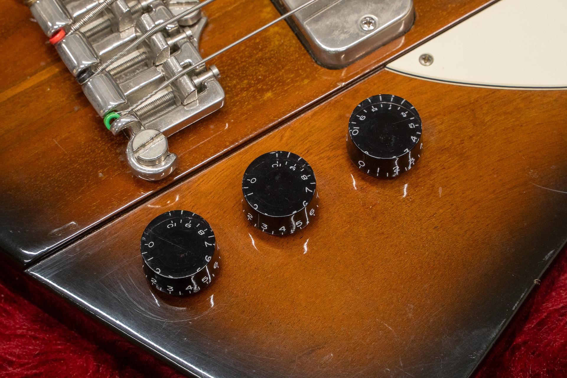 Gibson USA thunderbird IV 　カスタム 1976 Gibson Thunderbird IV “White” | Rumble Seat Music