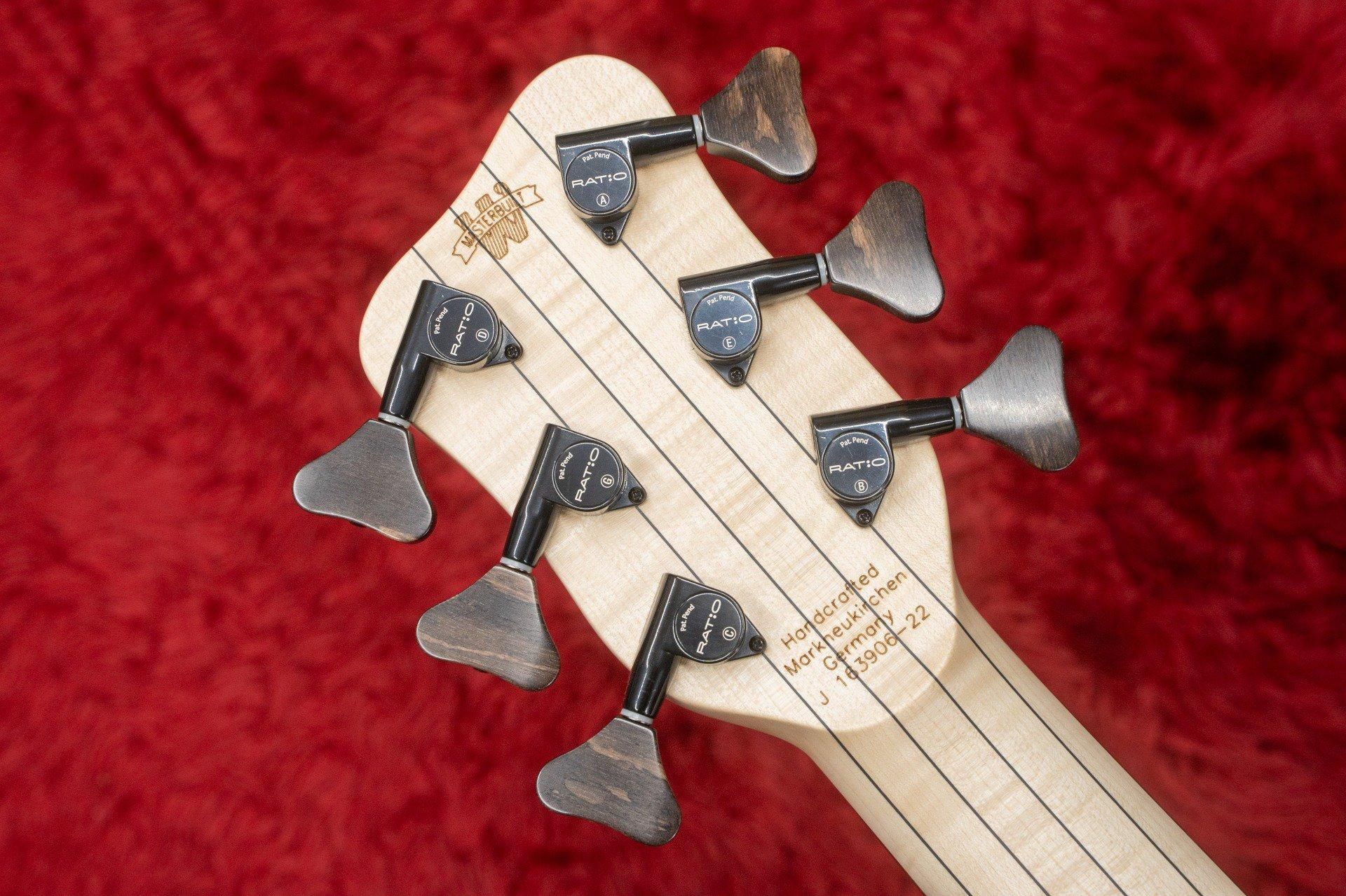 ベース Warwick Custom Shop Basic Thumb Bass This isn't just a bass, it's a weapon! 💥 Straight out of the