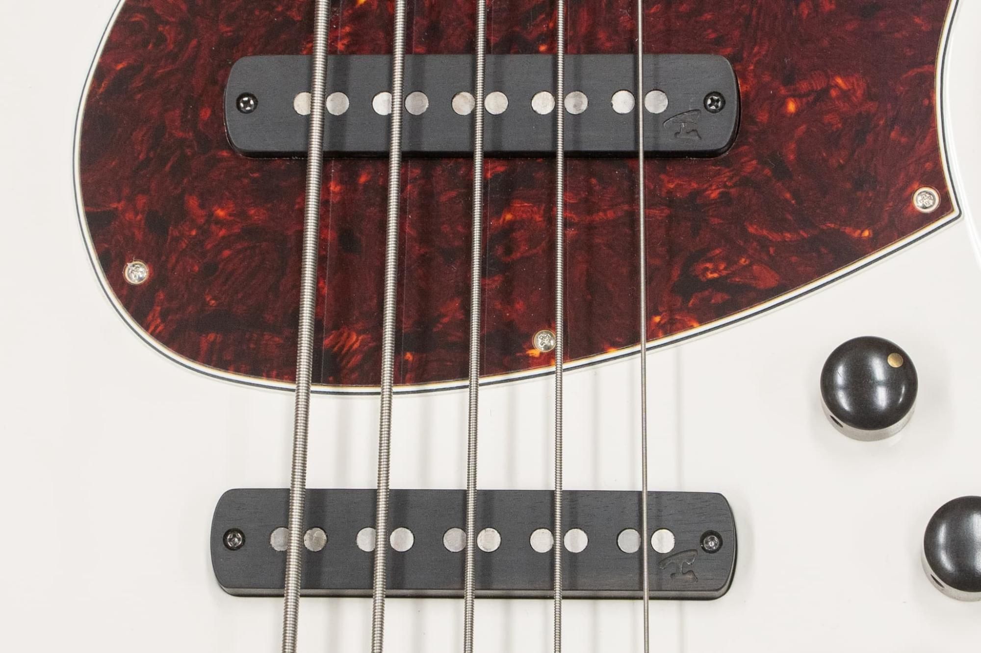 Electric Bass Guitar Torillo Chantico FCV 5st White Color