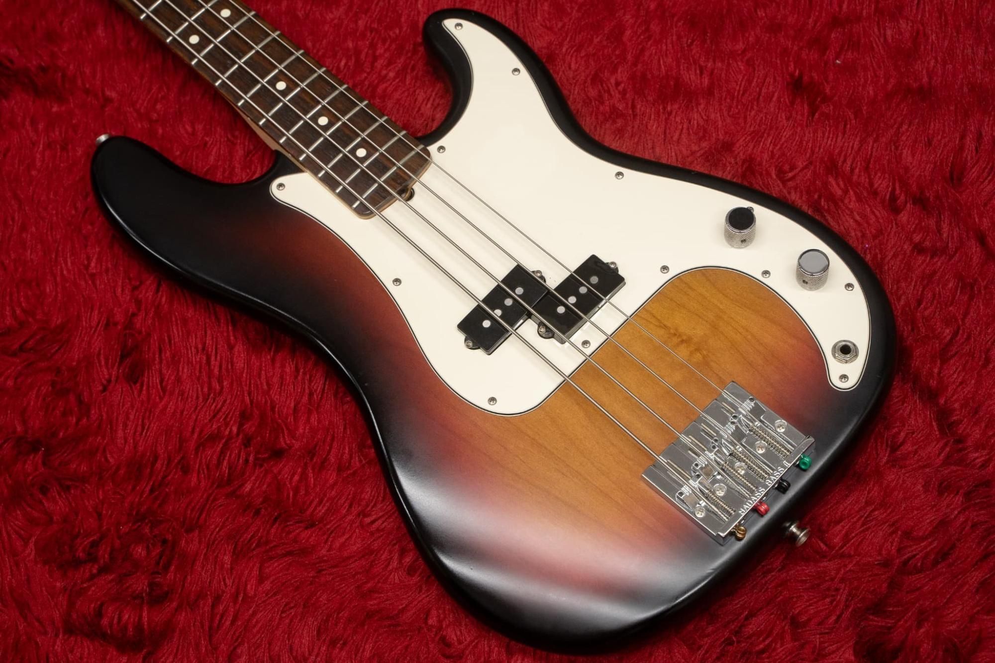 Fender Made in Japan J Precision Bass Black Gold Signature