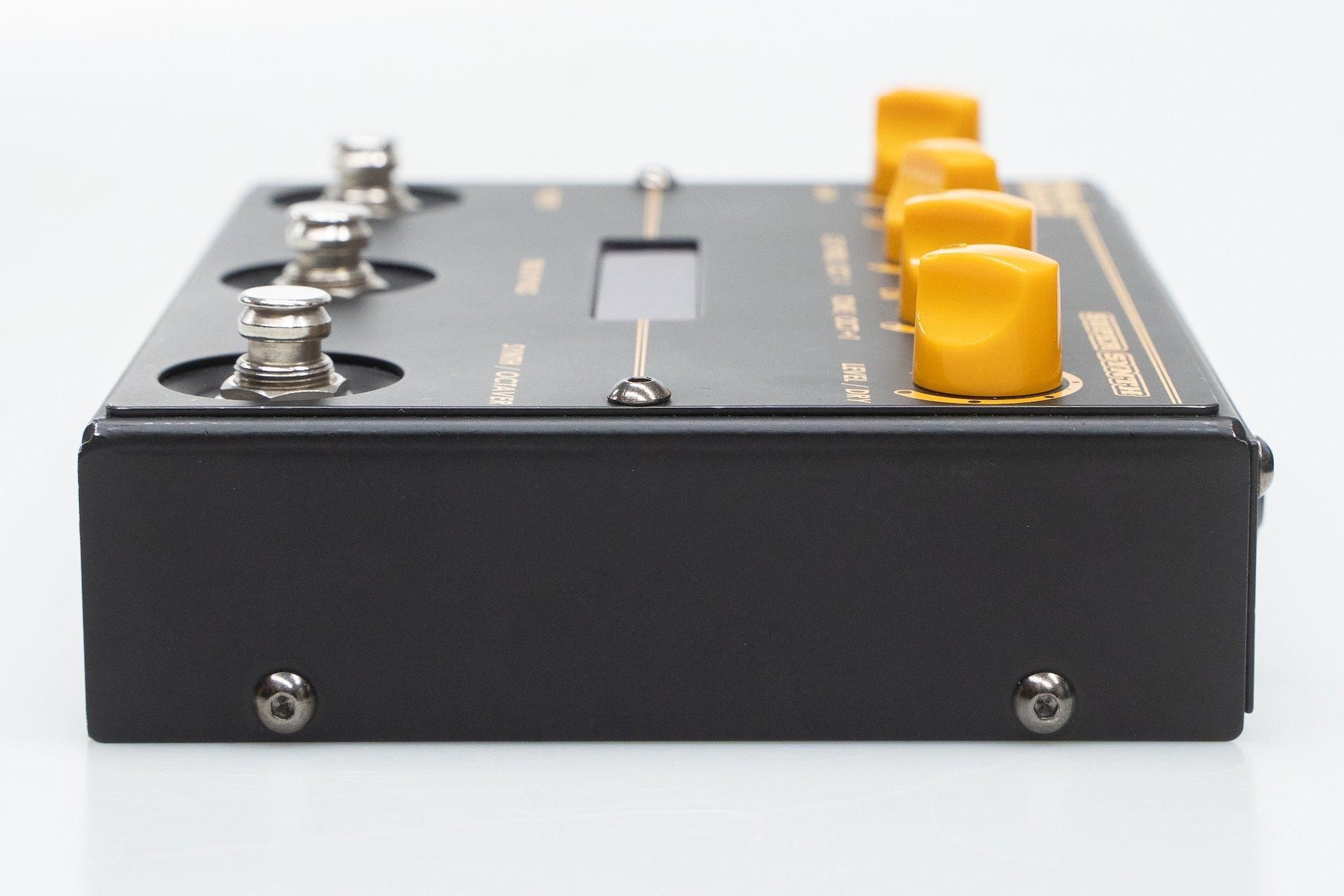 Markbass Super Synth エフェクター　専用アダプター付き Markbass Super Synth Harmonizer effect pedal for bass