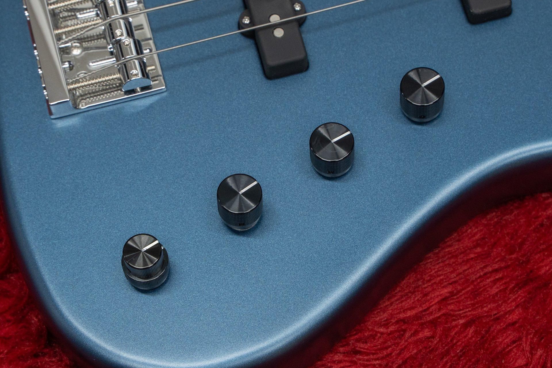 Bassart SCH-S521-A-BL 07STLLA用 Skeeter Battery Switch Corner Mount Brackets