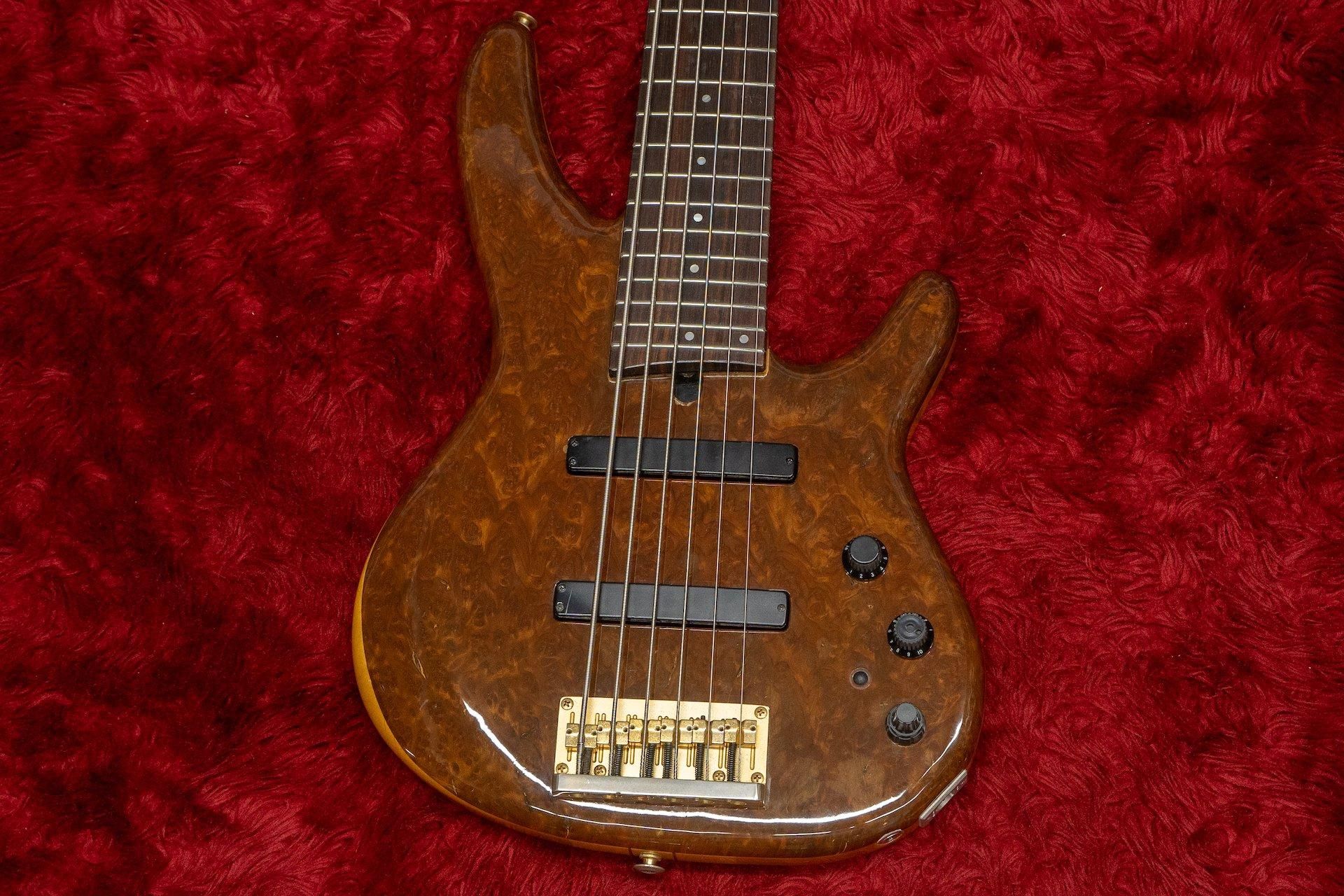 Fender Heartfield DR4 ベース（Bass）