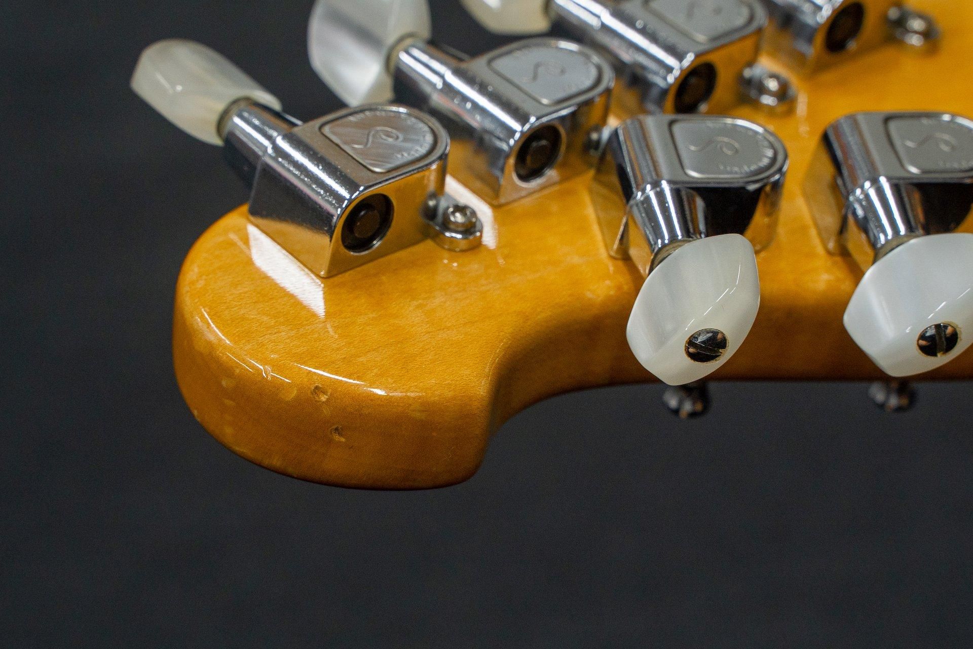 used】Musicman / AXIS EX Hi-End Guitars Translucent Red used】Musicman / AXIS EX Hi-End Guitars Translucent Red