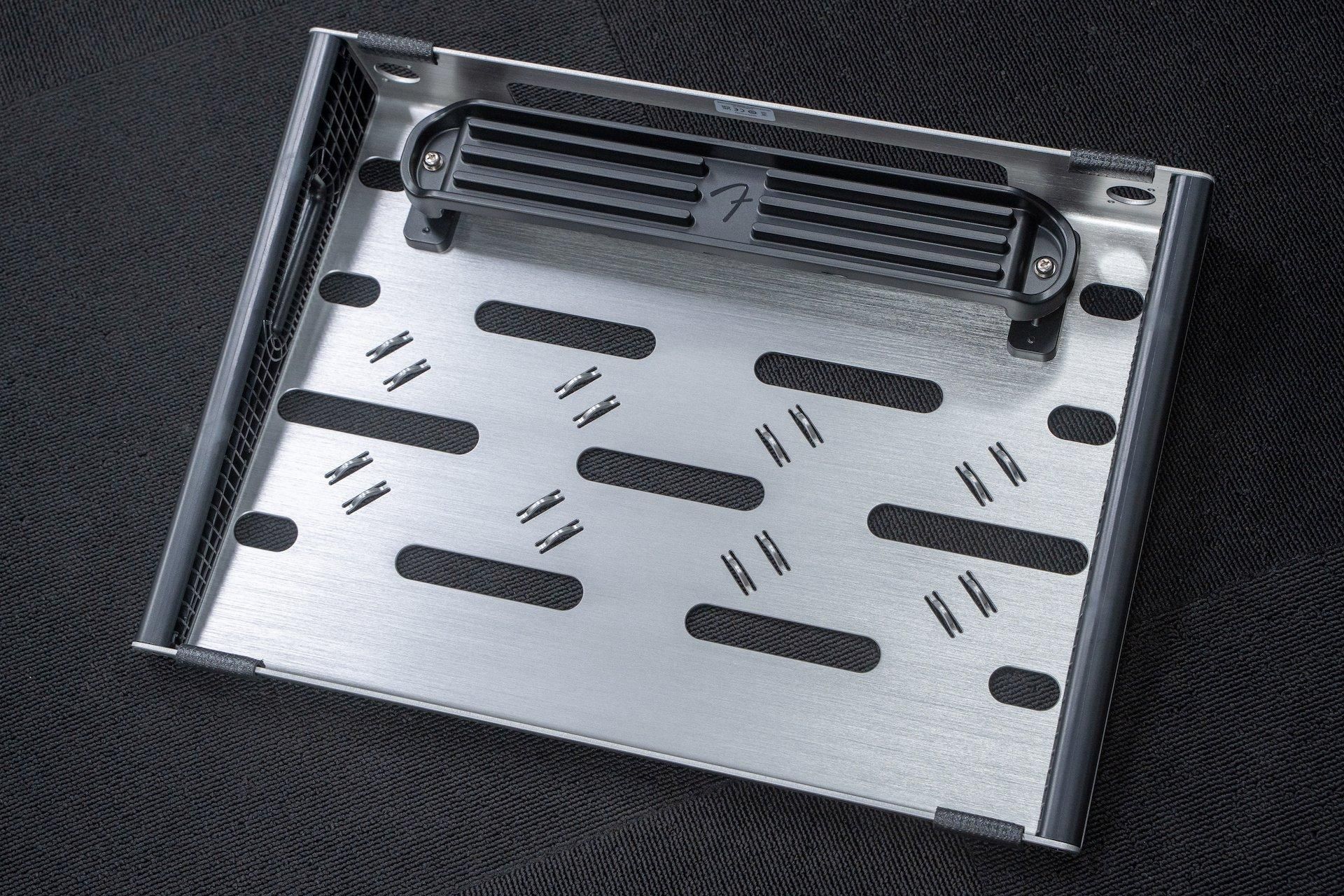美品 Fender Pedal Board Small with Bag 軽量 new】Fender / Professional Pedal Board Small with/bag【GIB