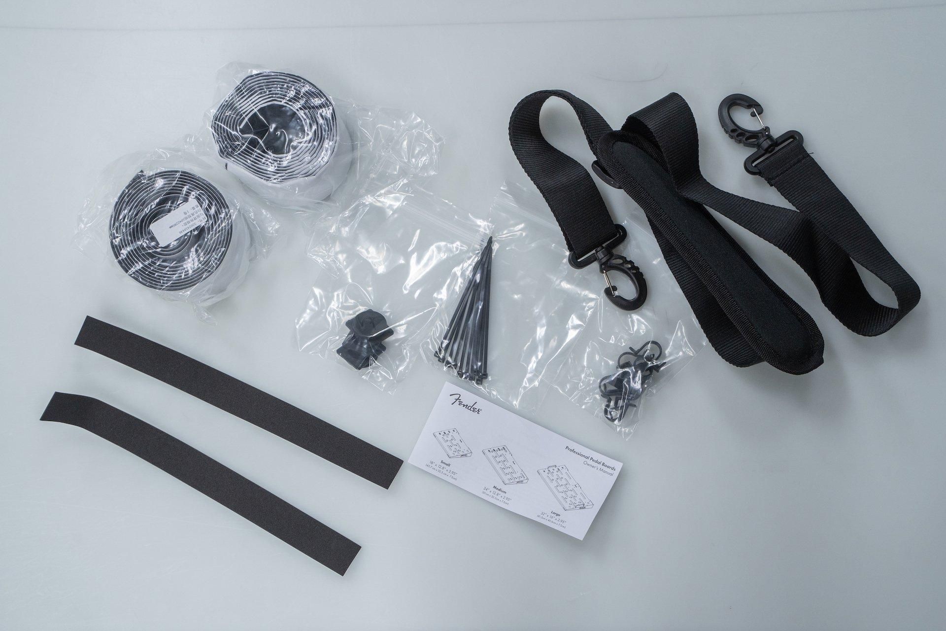 美品 Fender Pedal Board Small with Bag 軽量 Fender Pedal Board with Bag, Medium ペダルボード〈フェンダー