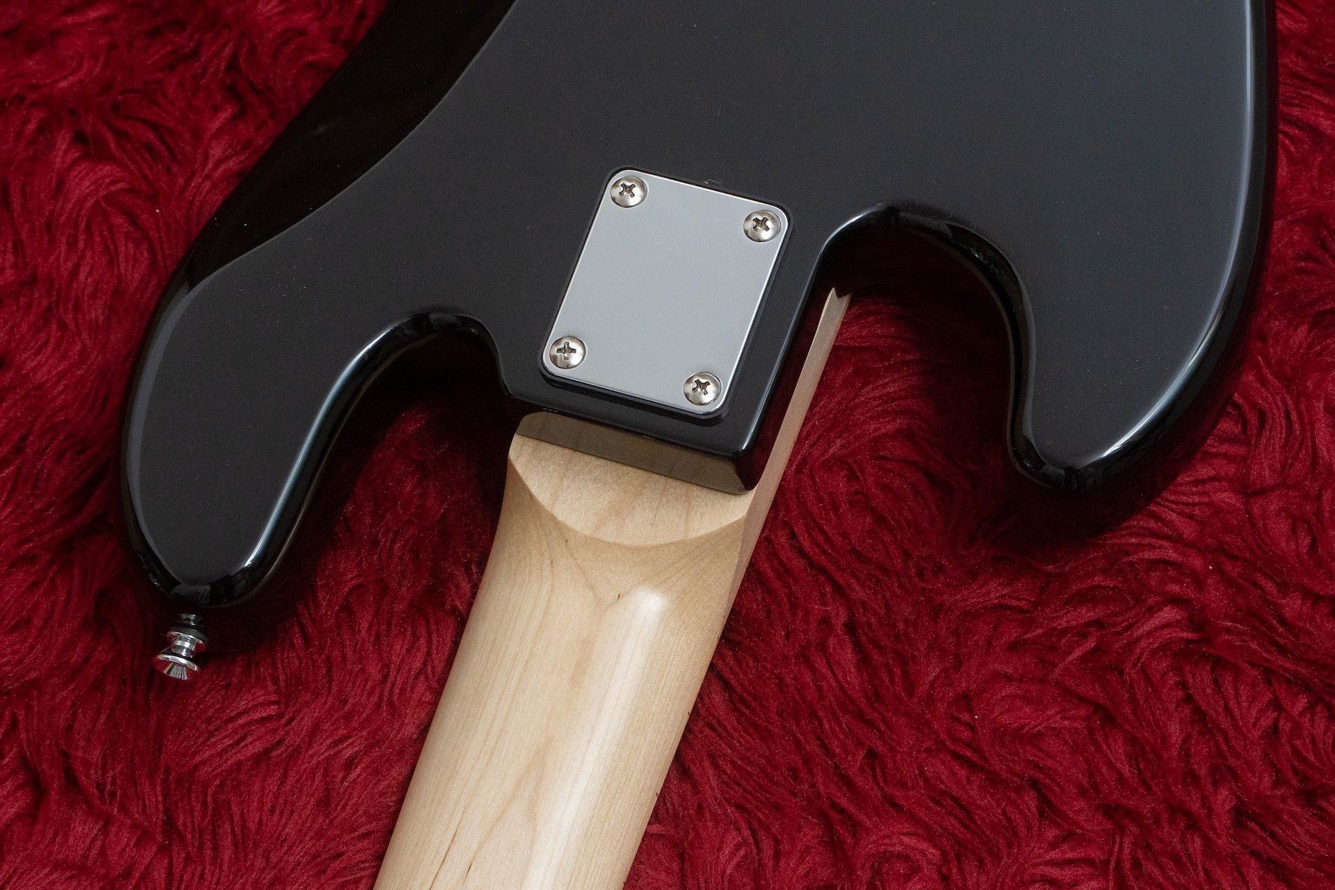 new】woofy basses / ONE series Cavalier 5 M Black - Geek IN Box