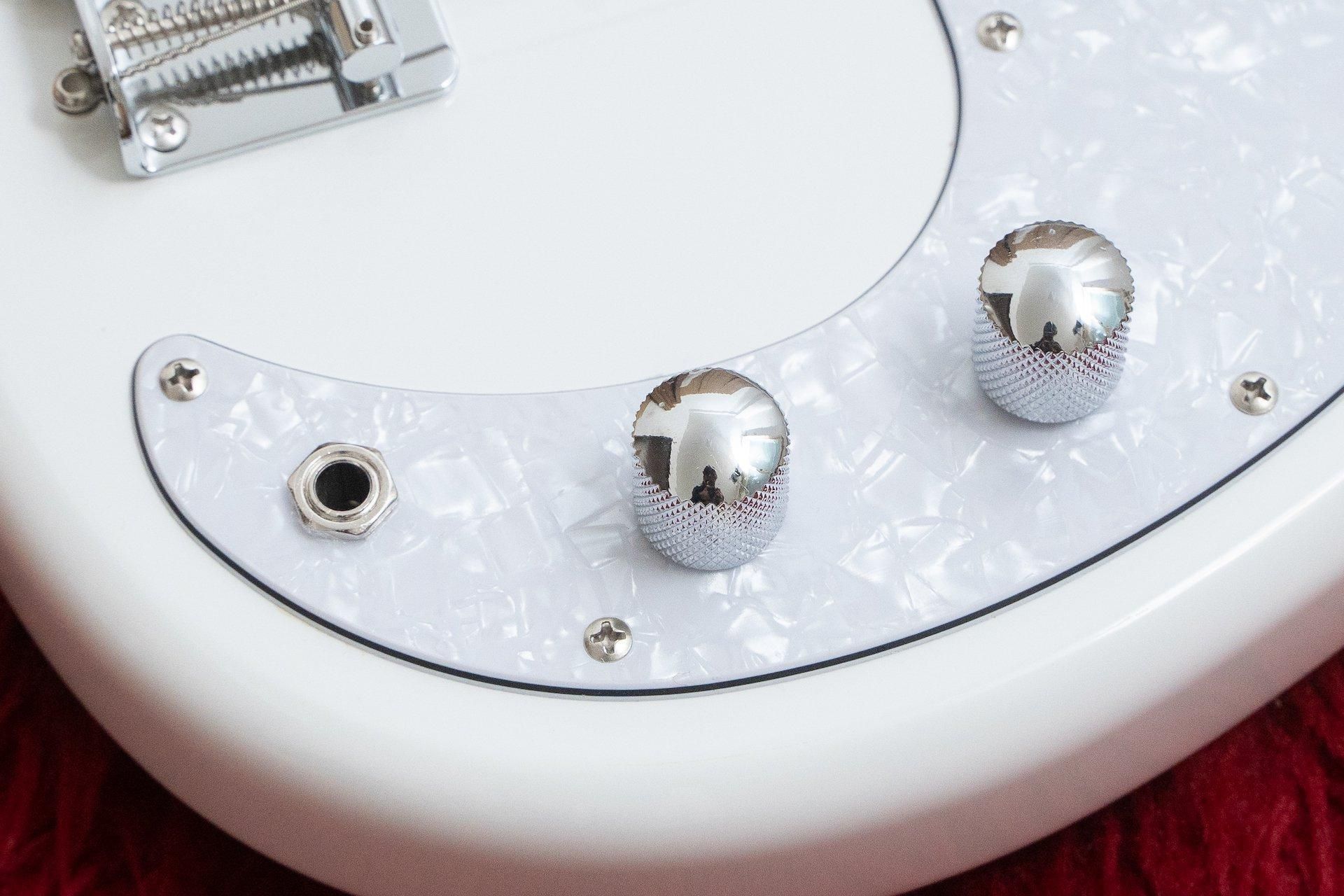 new】woofy basses / ONE series Pup 4 White - Geek IN Box