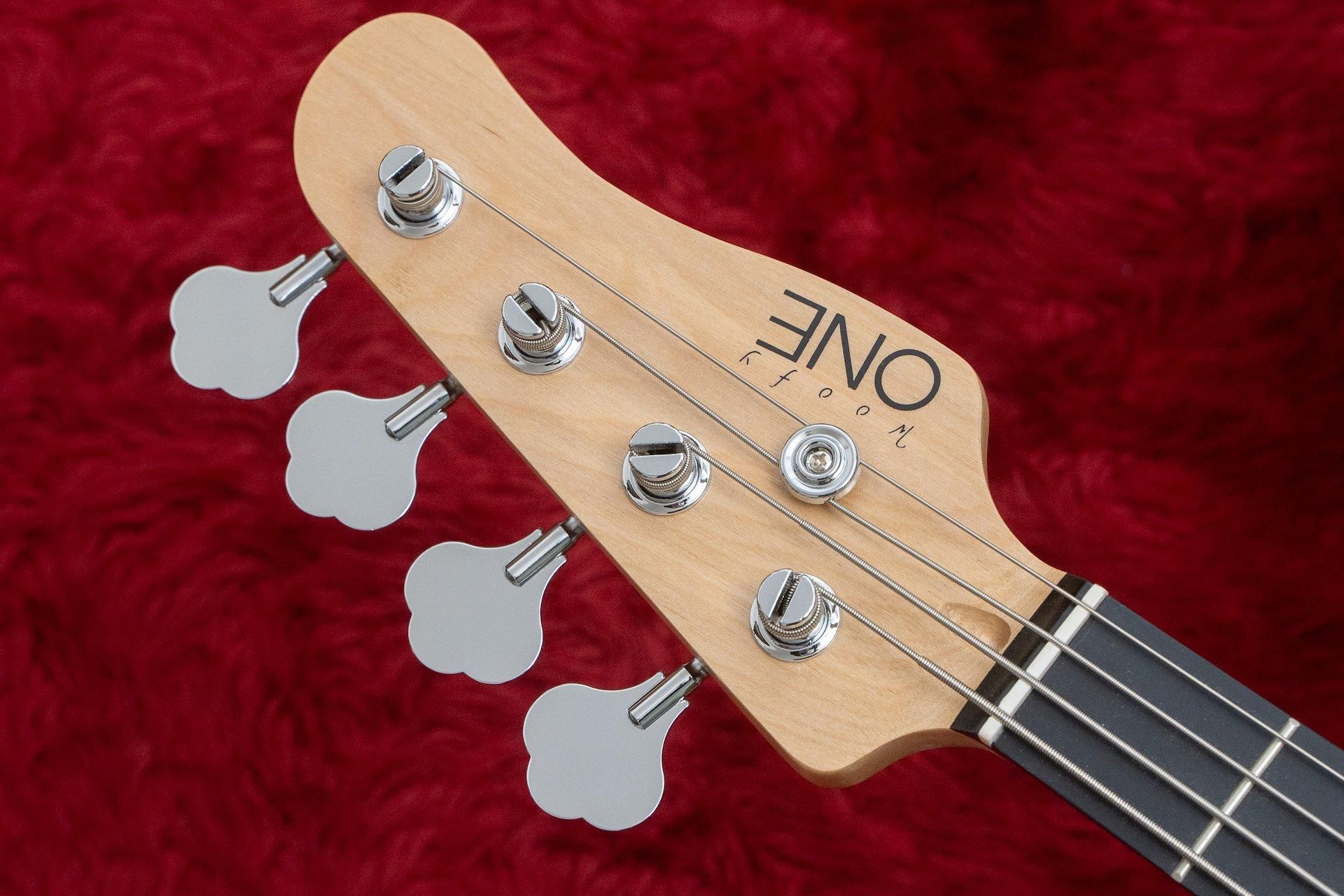 new】woofy basses / ONE series Woo 4 Black - Geek IN Box