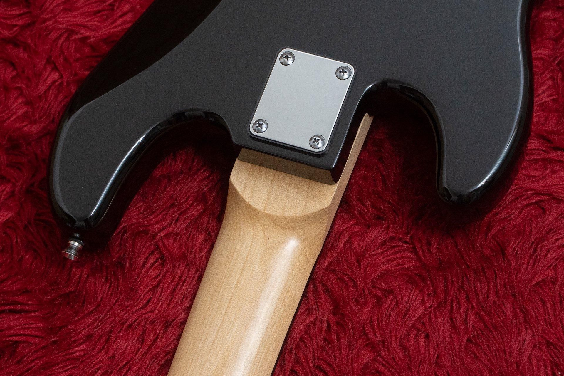 new】woofy basses / ONE series Woo 5 Black - Geek IN Box