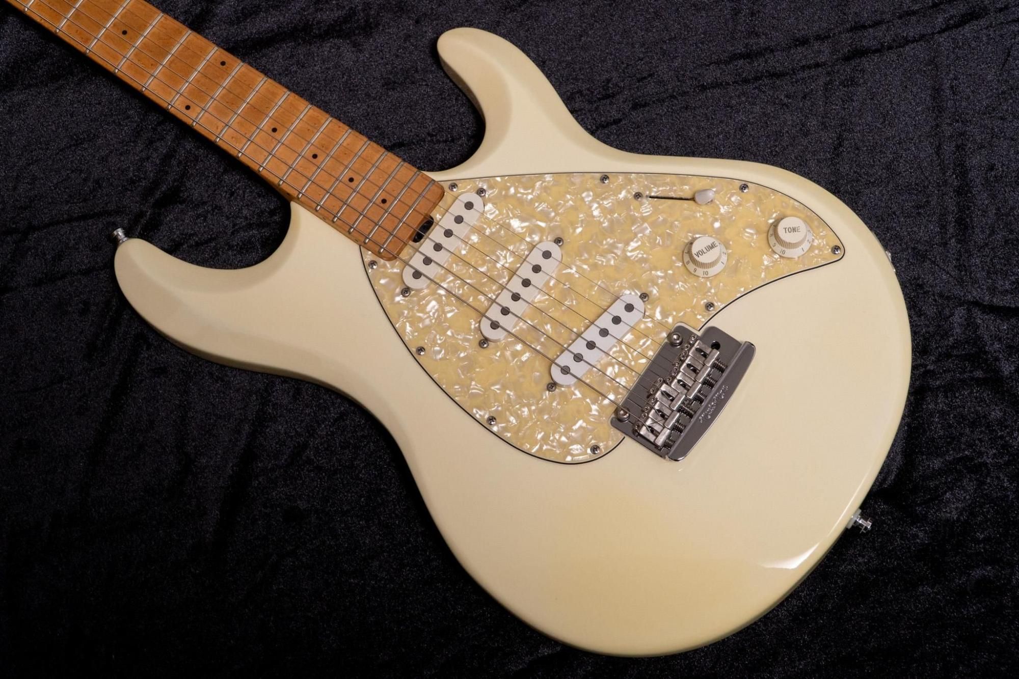used】Music Man / Silhouette Special SSS Tremolo #G07147 used】Music Man / Silhouette Special SSS Tremolo #G07147