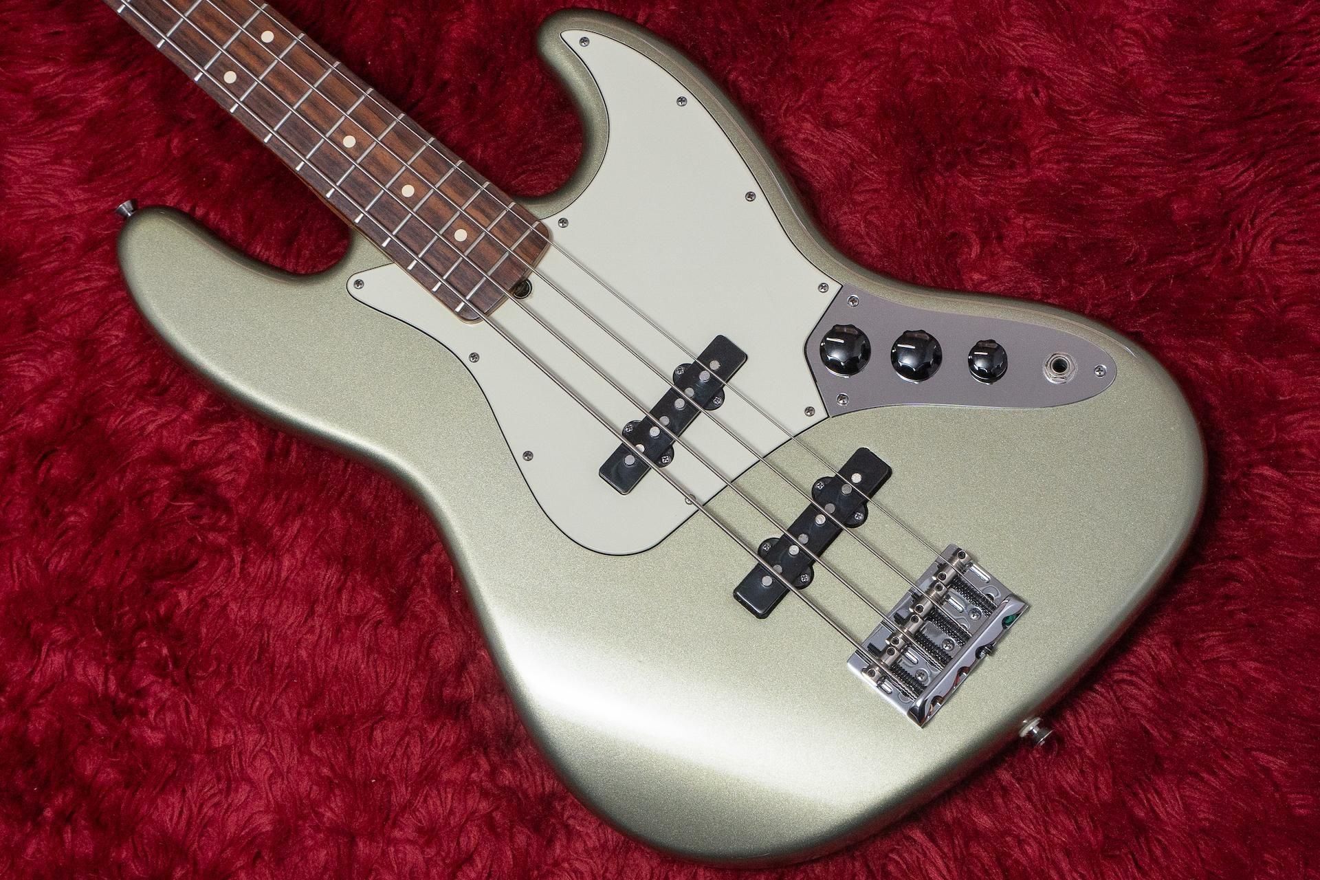 Standard Jazz Bass® – Fender