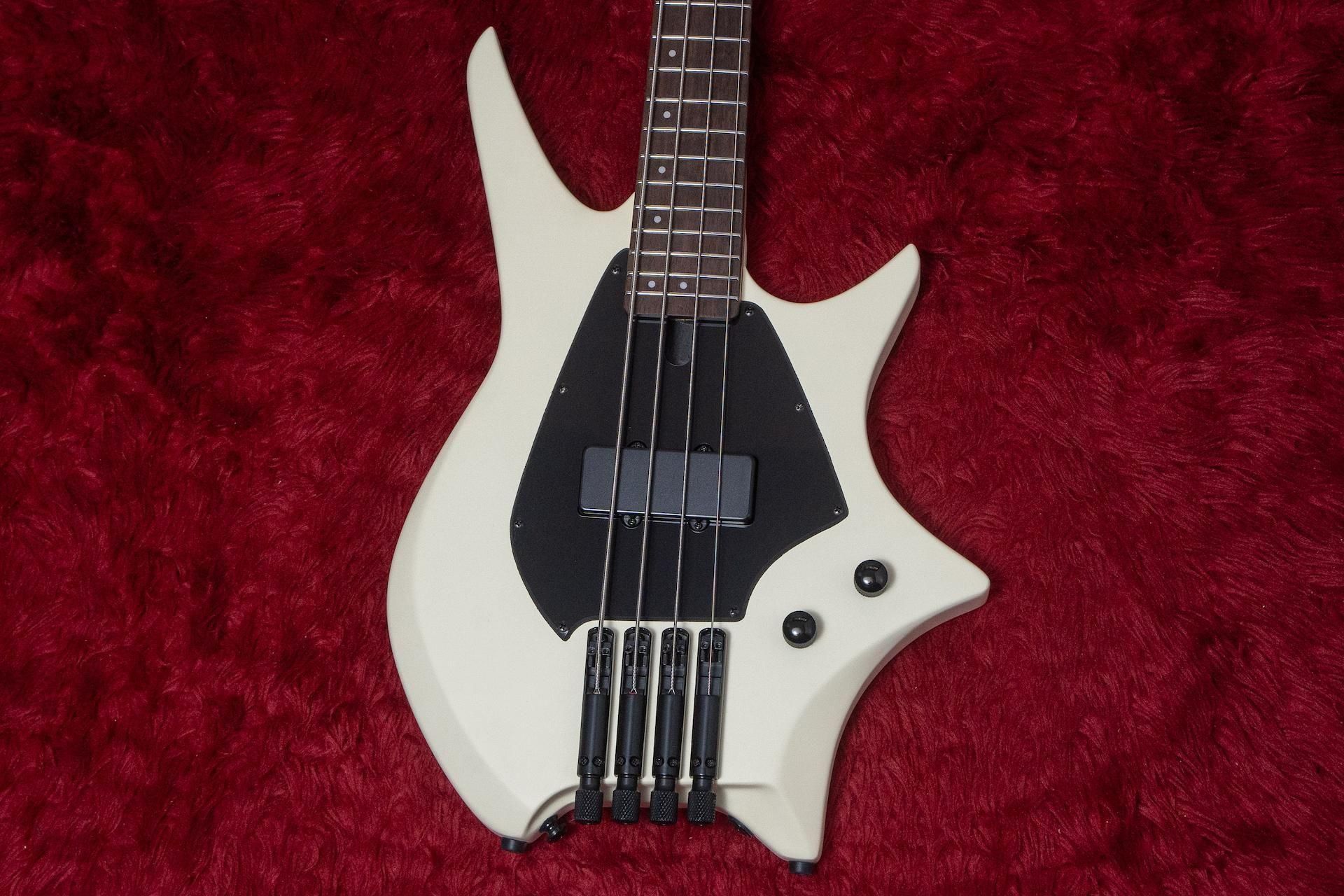 クリスマスファッション new】HEX Box IN Geek - Ivory NB300 / Guitars ベース
