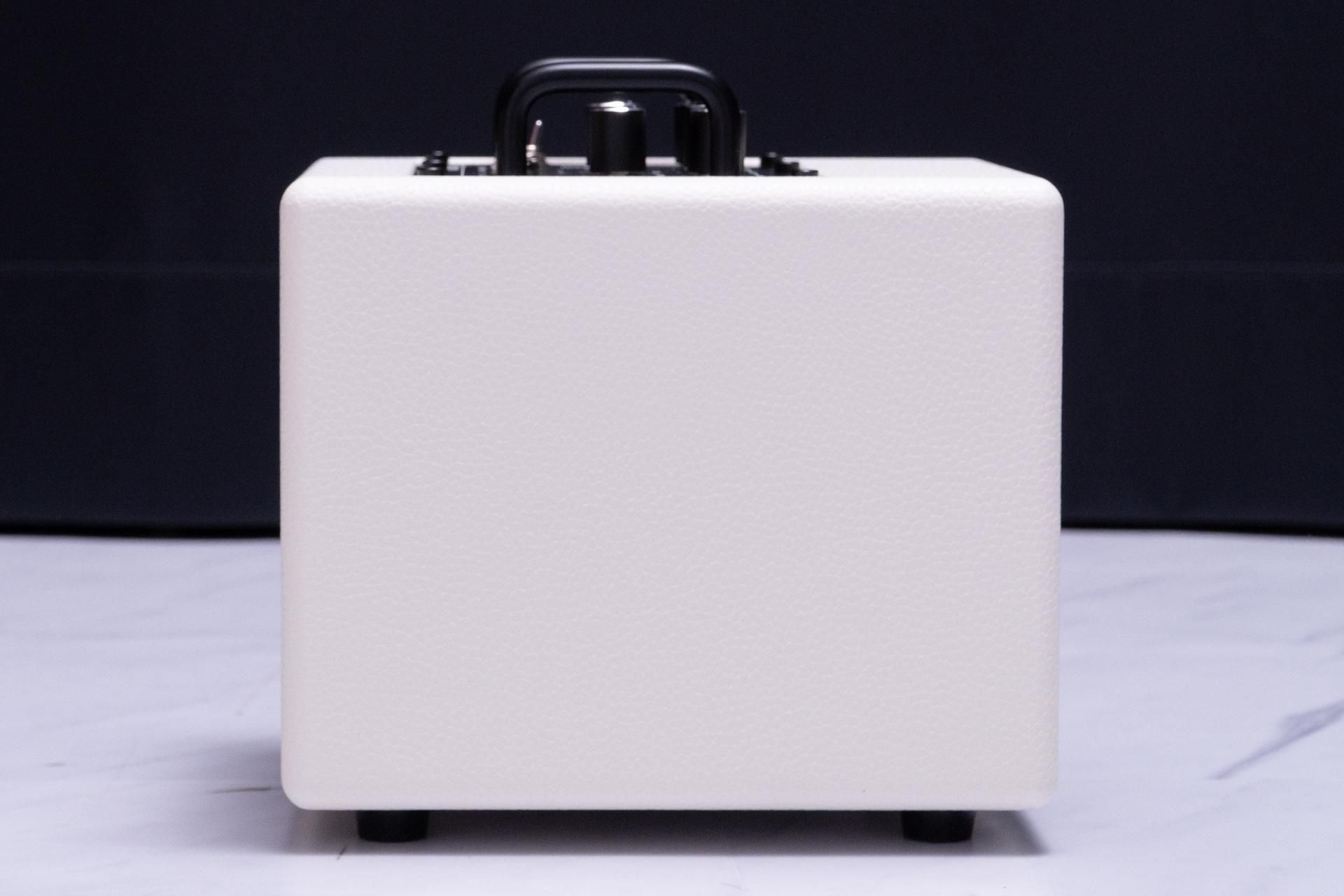 Phil Jones Bass NANOBASS X4 ホワイト Phil Jones Bass X4C Nanobass 35-watt Multi-instrument Combo