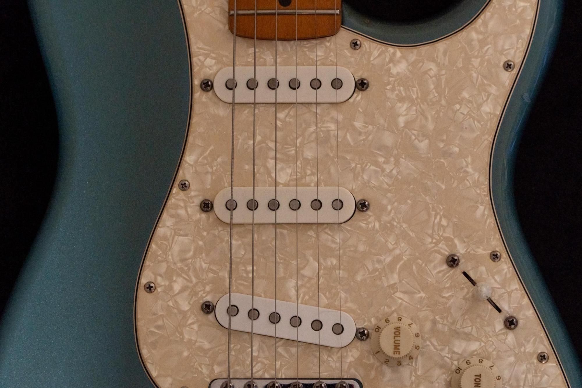 used】Fender / Mex Deluxe Powerhouse Stratocaster Mod LPB