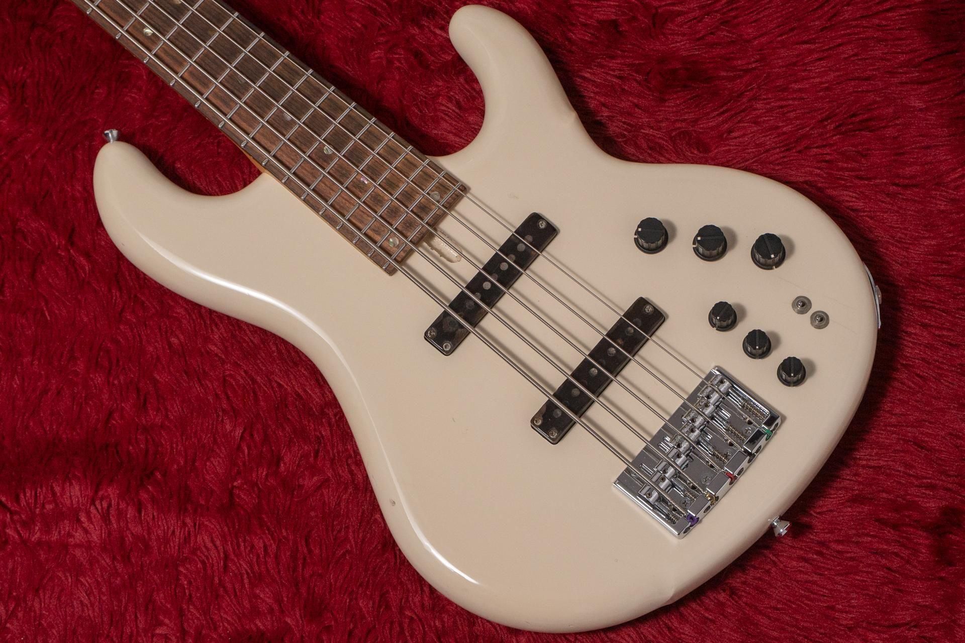 ⭕️安心保証 Beyond エレキベース 01841 ⭕️安心保証 Beyond エレキ