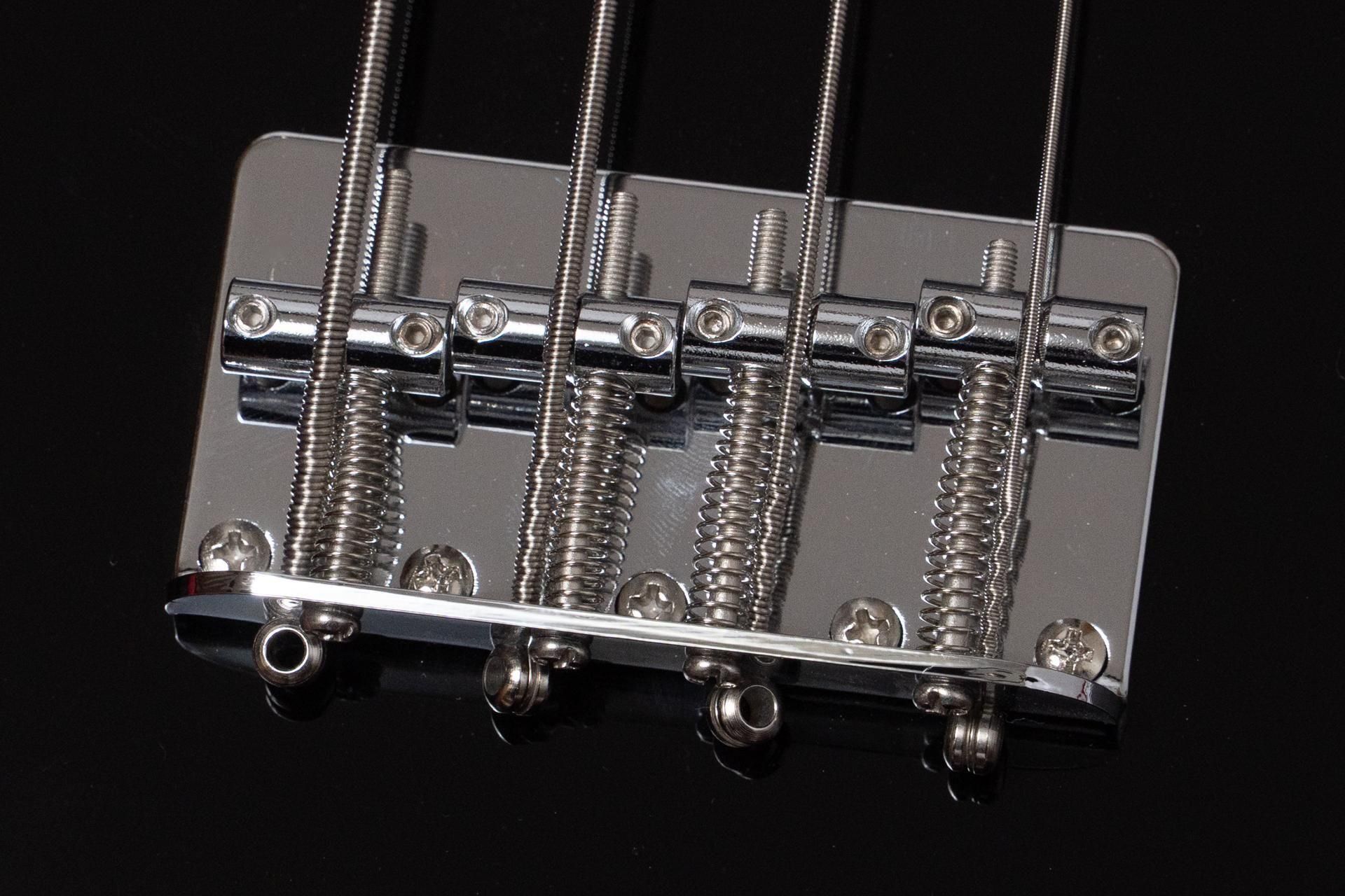 new】woofy basses / ONE series Woo 4 Black - Geek IN Box