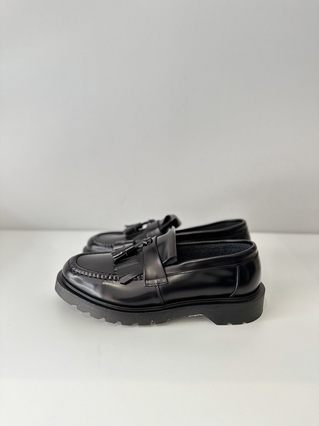 Loake<br />Tassel Loafer / Black<img class='new_mark_img2' src='https://img.shop-pro.jp/img/new/icons14.gif' style='border:none;display:inline;margin:0px;padding:0px;width:auto;' />