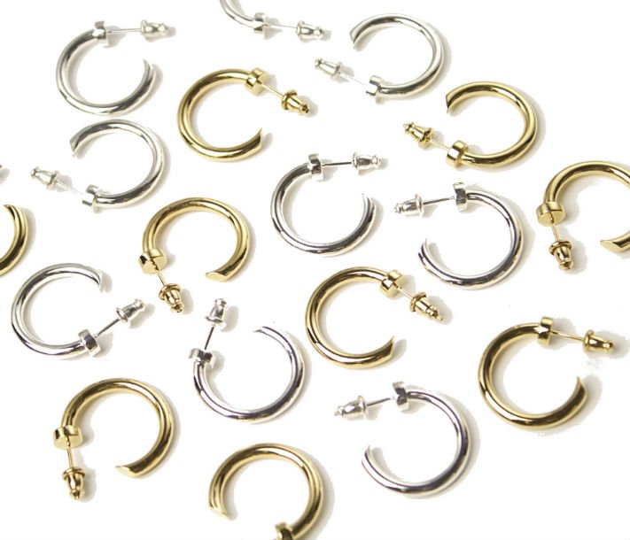 EPHEMERAL<br />stud hoop pierce(silver)
<img class='new_mark_img2' src='https://img.shop-pro.jp/img/new/icons14.gif' style='border:none;display:inline;margin:0px;padding:0px;width:auto;' />