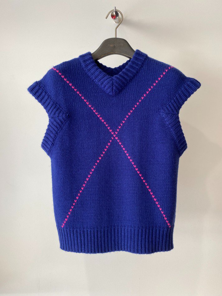 soduk<br />[40%off] heart cross knit vest / blue<img class='new_mark_img2' src='https://img.shop-pro.jp/img/new/icons20.gif' style='border:none;display:inline;margin:0px;padding:0px;width:auto;' />