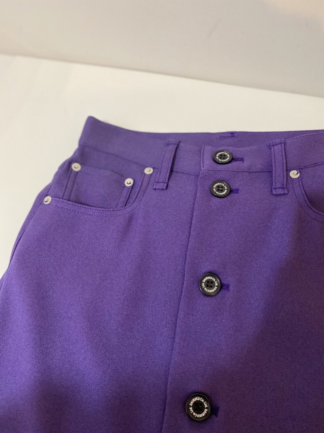 DAIRIKU<br />Long Polyester Skirt / Purple<img class='new_mark_img2' src='https://img.shop-pro.jp/img/new/icons14.gif' style='border:none;display:inline;margin:0px;padding:0px;width:auto;' />