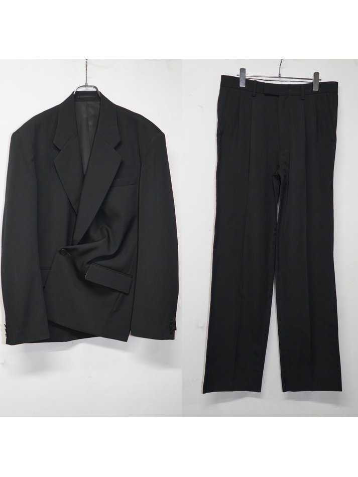 kudos<br />TWISTED JACKET & SIDE SEAM TROUSERS SET / BLACK<img class='new_mark_img2' src='https://img.shop-pro.jp/img/new/icons14.gif' style='border:none;display:inline;margin:0px;padding:0px;width:auto;' />