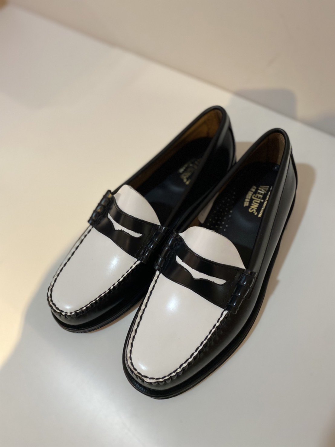 G.H.BASS<br />LARSON / BLACK&WHITE (LEATHER SOLE) <img class='new_mark_img2' src='https://img.shop-pro.jp/img/new/icons14.gif' style='border:none;display:inline;margin:0px;padding:0px;width:auto;' />