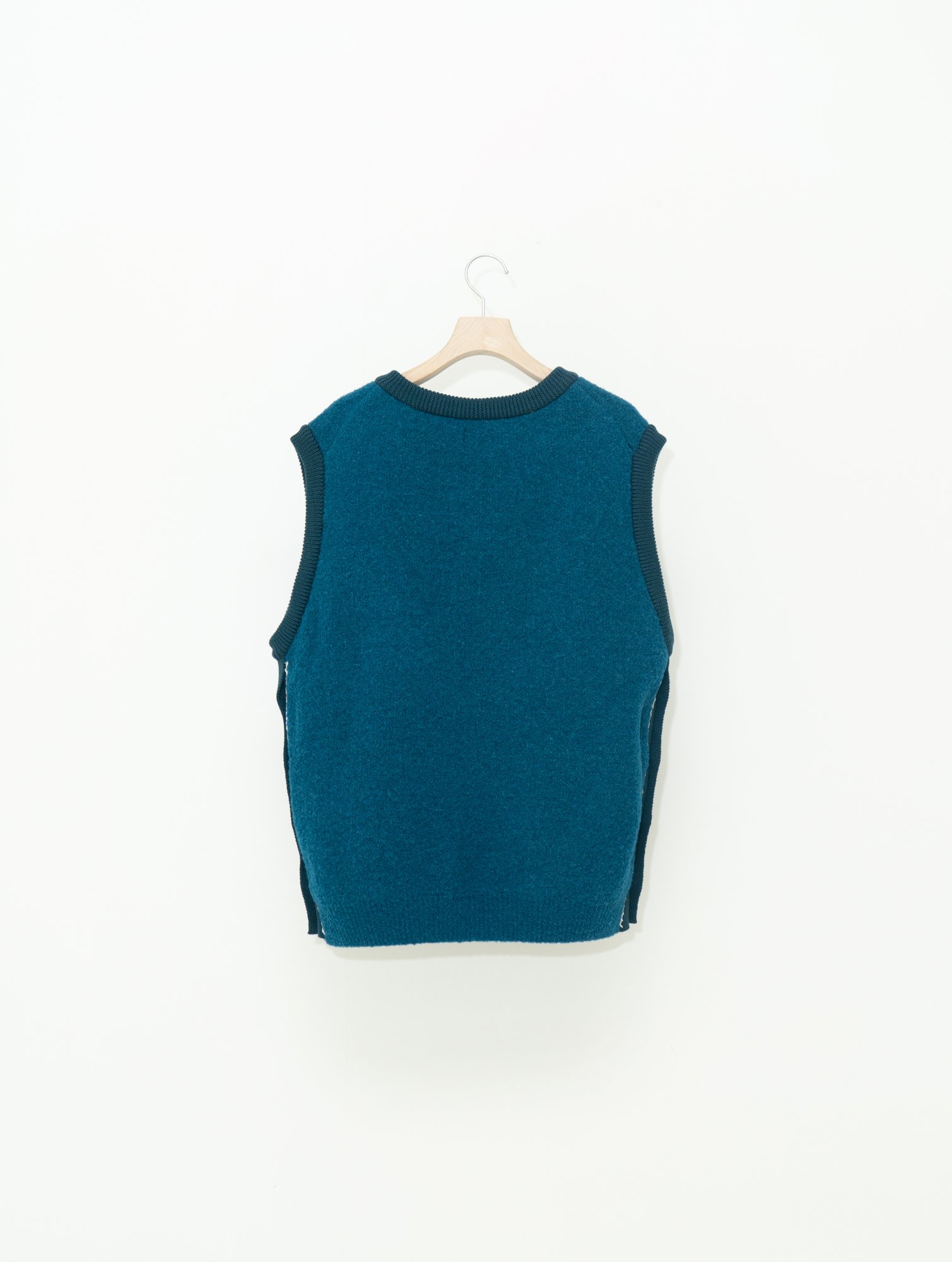 ALLEGE<br />Boucle Knit Vest / GREEN<img class='new_mark_img2' src='https://img.shop-pro.jp/img/new/icons14.gif' style='border:none;display:inline;margin:0px;padding:0px;width:auto;' />