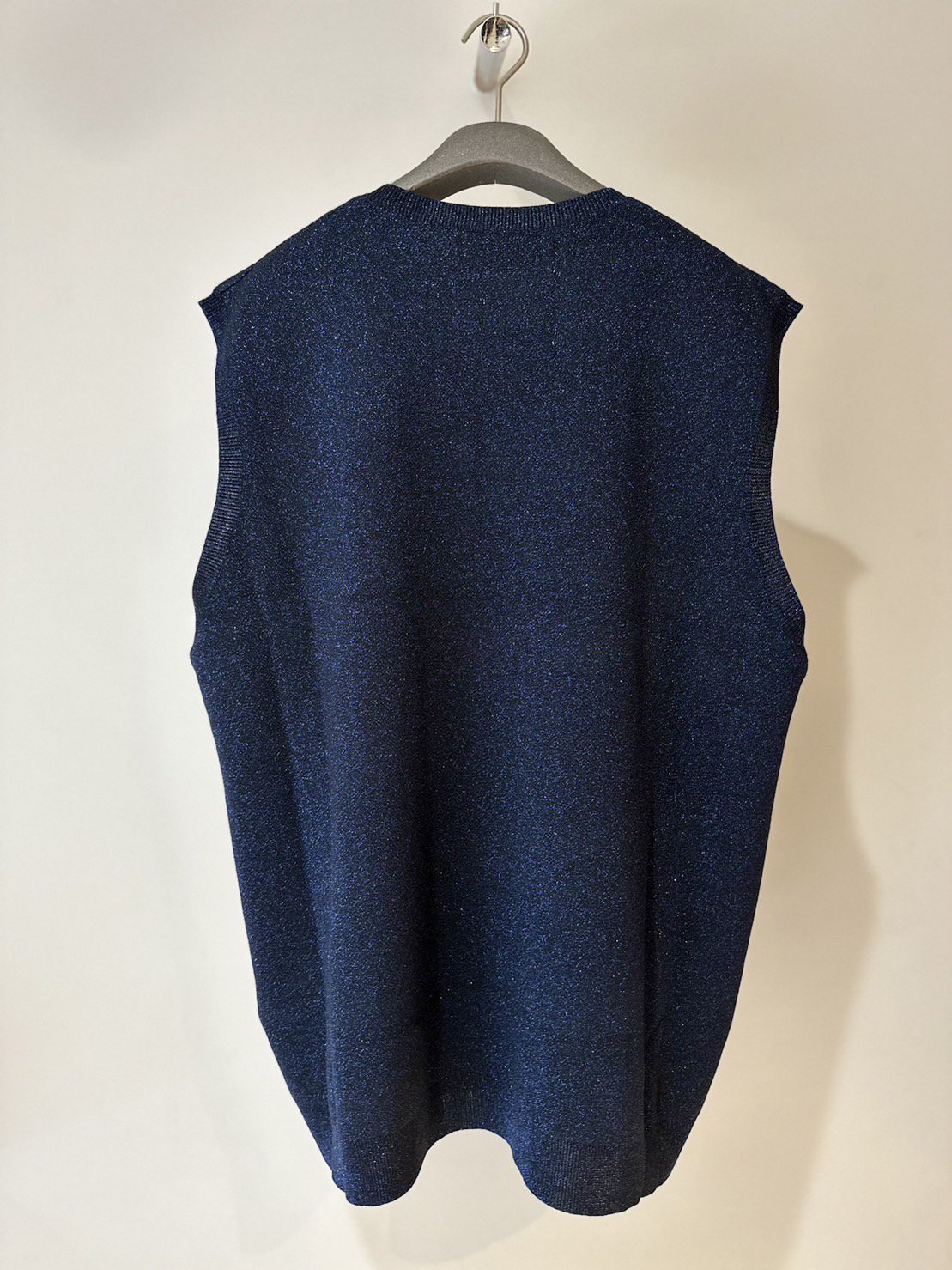 DAIRIKU<br />Oversized Lame Knit Vest / Navy<img class='new_mark_img2' src='https://img.shop-pro.jp/img/new/icons14.gif' style='border:none;display:inline;margin:0px;padding:0px;width:auto;' />