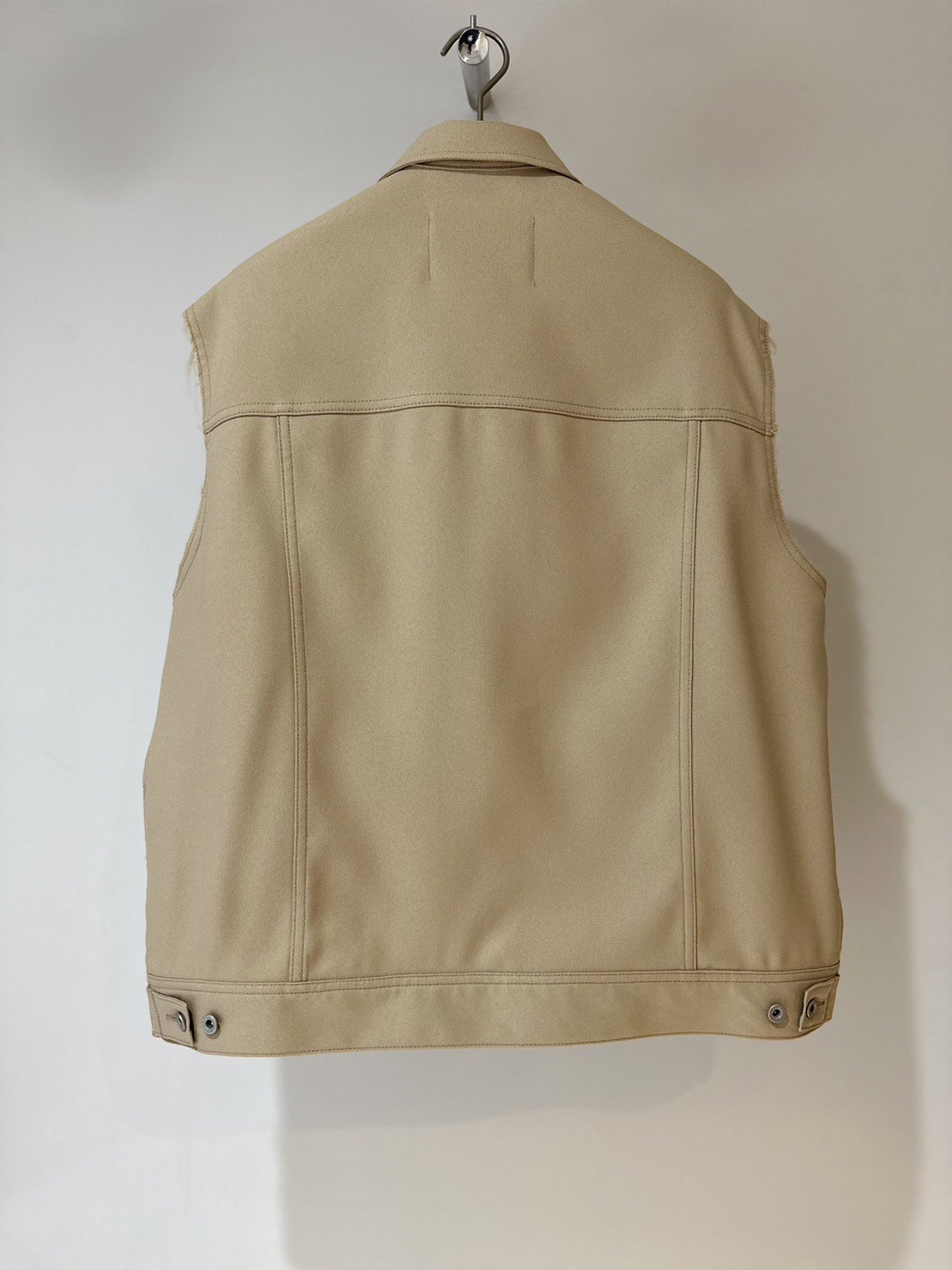 DAIRIKU<br />Polyestre Vest / Beige<img class='new_mark_img2' src='https://img.shop-pro.jp/img/new/icons14.gif' style='border:none;display:inline;margin:0px;padding:0px;width:auto;' />