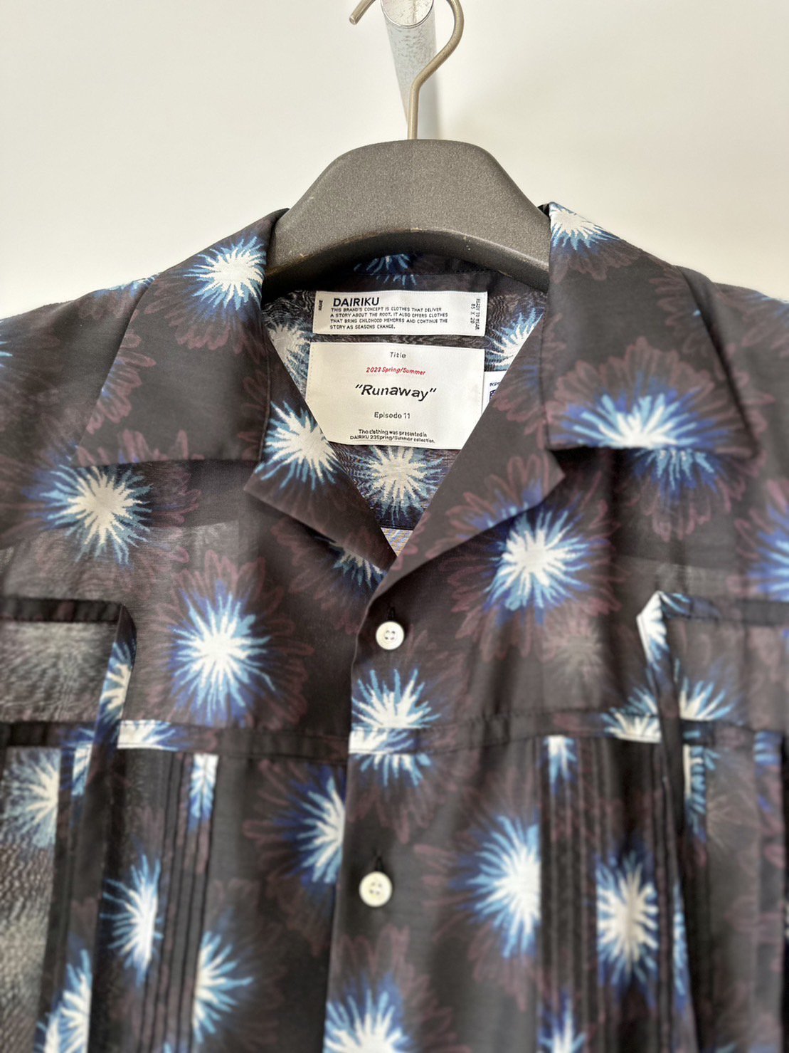 DAIRIKU<br />[30%off] Flower Aloha Shirt / Black<img class='new_mark_img2' src='https://img.shop-pro.jp/img/new/icons20.gif' style='border:none;display:inline;margin:0px;padding:0px;width:auto;' />