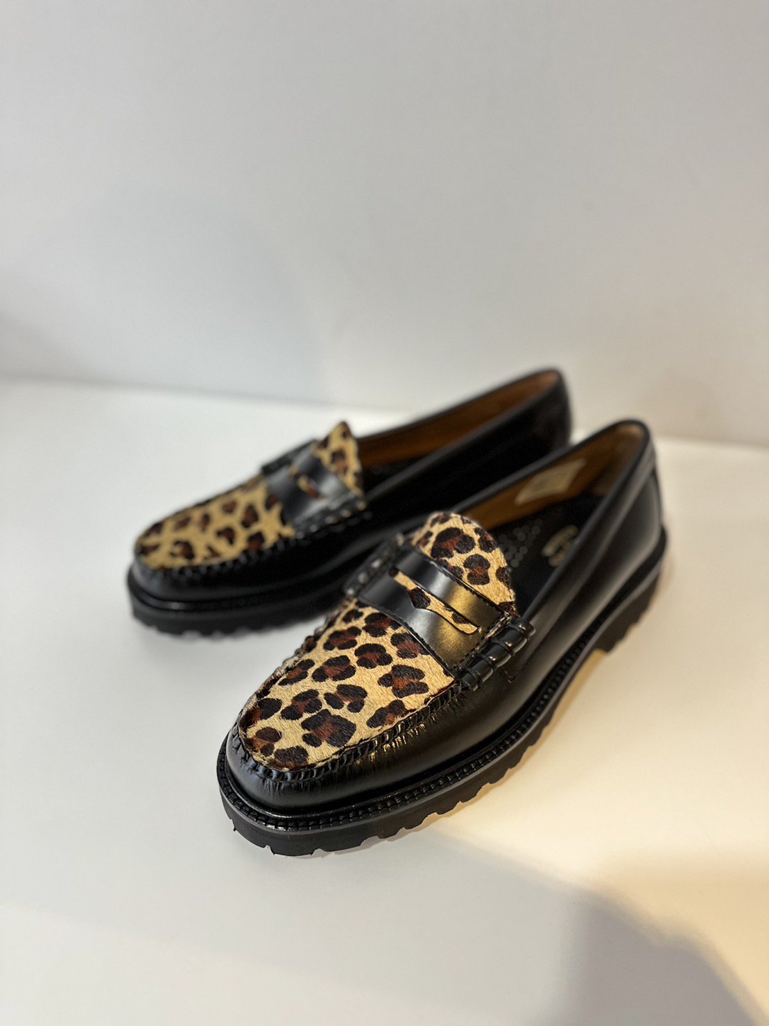 G.H.BASS<br />LARSON EXOTIC / BLACK&LEOPARD (RUBBER SOLE)<img class='new_mark_img2' src='https://img.shop-pro.jp/img/new/icons14.gif' style='border:none;display:inline;margin:0px;padding:0px;width:auto;' />