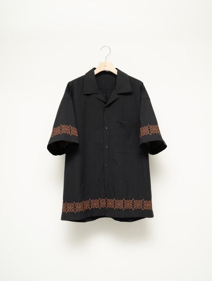 ALLEGE<br />Stitchi S/S Shirt / Black<img class='new_mark_img2' src='https://img.shop-pro.jp/img/new/icons14.gif' style='border:none;display:inline;margin:0px;padding:0px;width:auto;' />