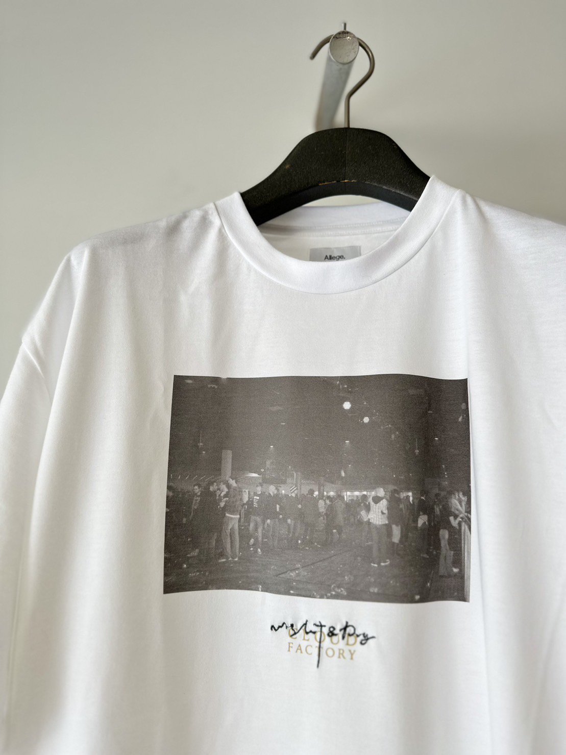 ALLEGE<br />CLOUD FACTORY Tee / White <img class='new_mark_img2' src='https://img.shop-pro.jp/img/new/icons14.gif' style='border:none;display:inline;margin:0px;padding:0px;width:auto;' />