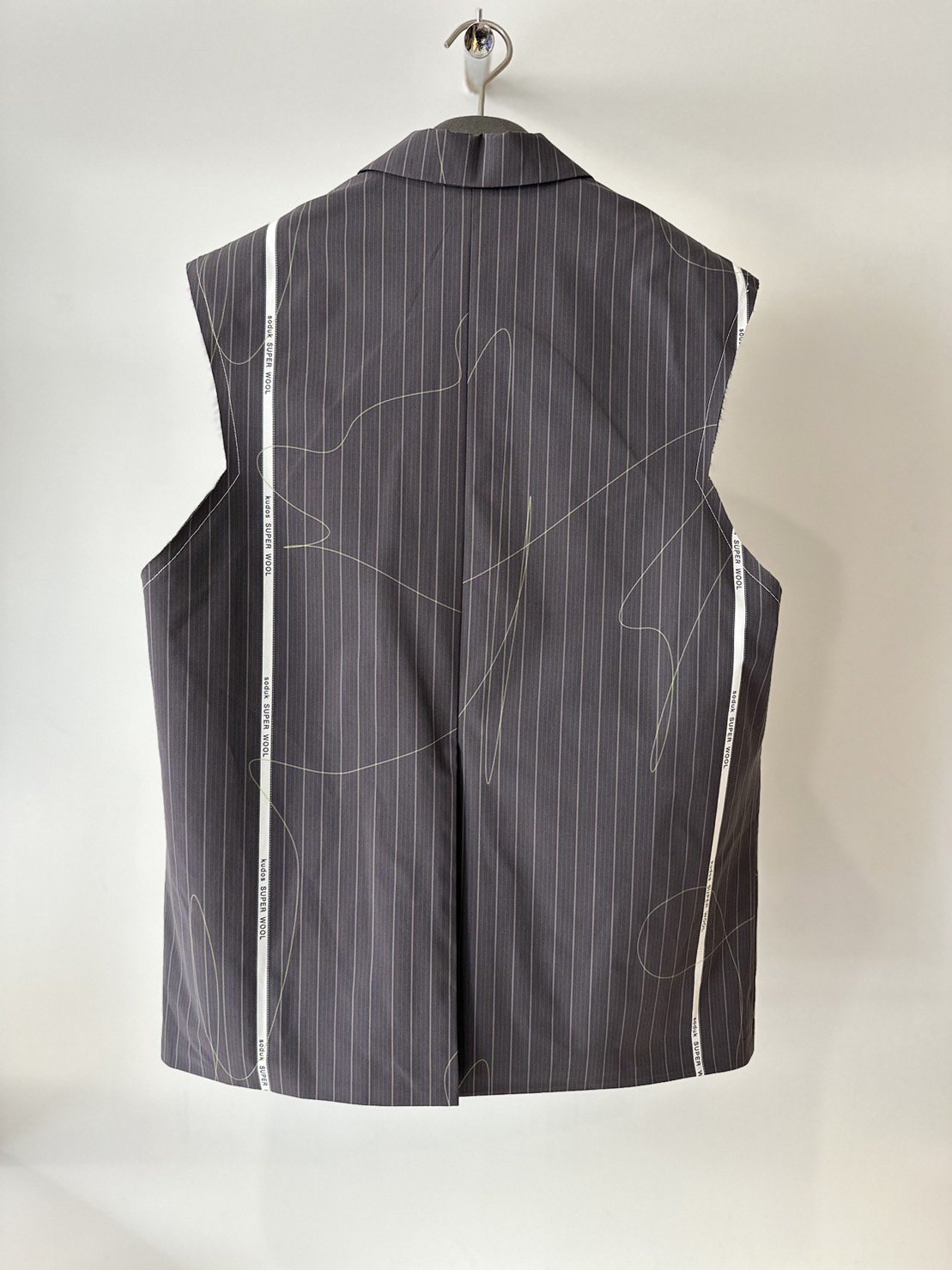 soduk<br />kudos for soduk open slit vest / gray<img class='new_mark_img2' src='https://img.shop-pro.jp/img/new/icons47.gif' style='border:none;display:inline;margin:0px;padding:0px;width:auto;' />