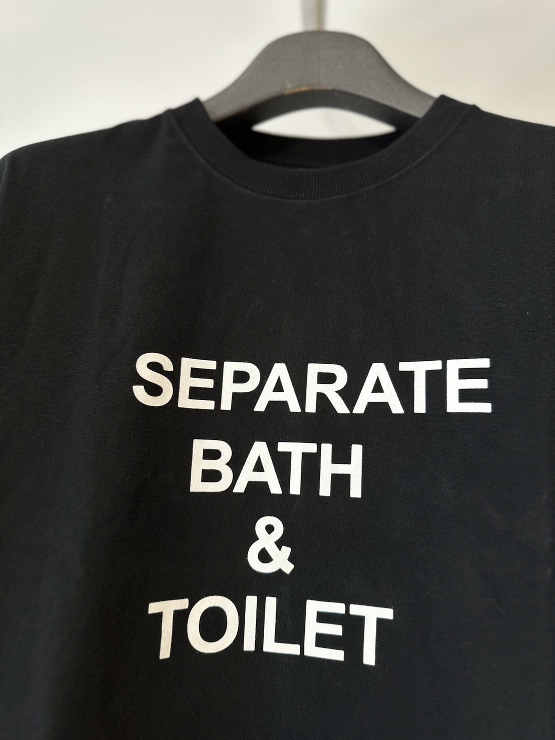 SEPARATE BATH & TOILET<br />LS TEE / BLACK<img class='new_mark_img2' src='https://img.shop-pro.jp/img/new/icons14.gif' style='border:none;display:inline;margin:0px;padding:0px;width:auto;' />