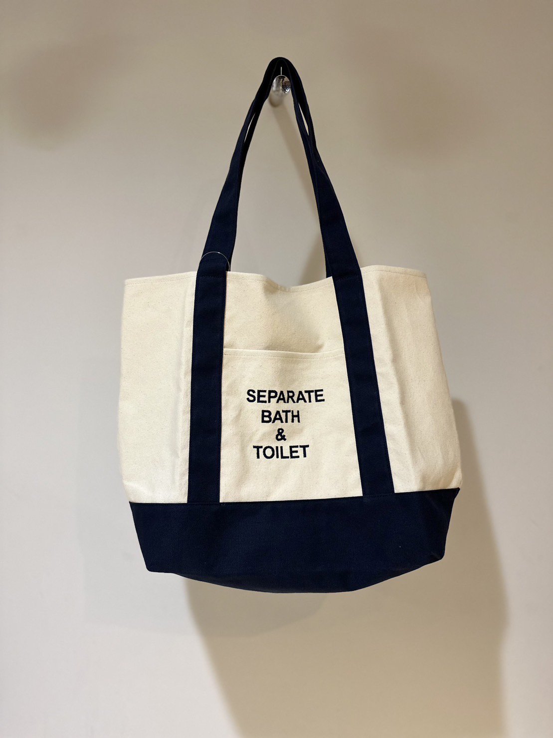 SEPARATE BATH & TOILET<br />BEAN TOTE / WHITE×NAVY<img class='new_mark_img2' src='https://img.shop-pro.jp/img/new/icons14.gif' style='border:none;display:inline;margin:0px;padding:0px;width:auto;' />