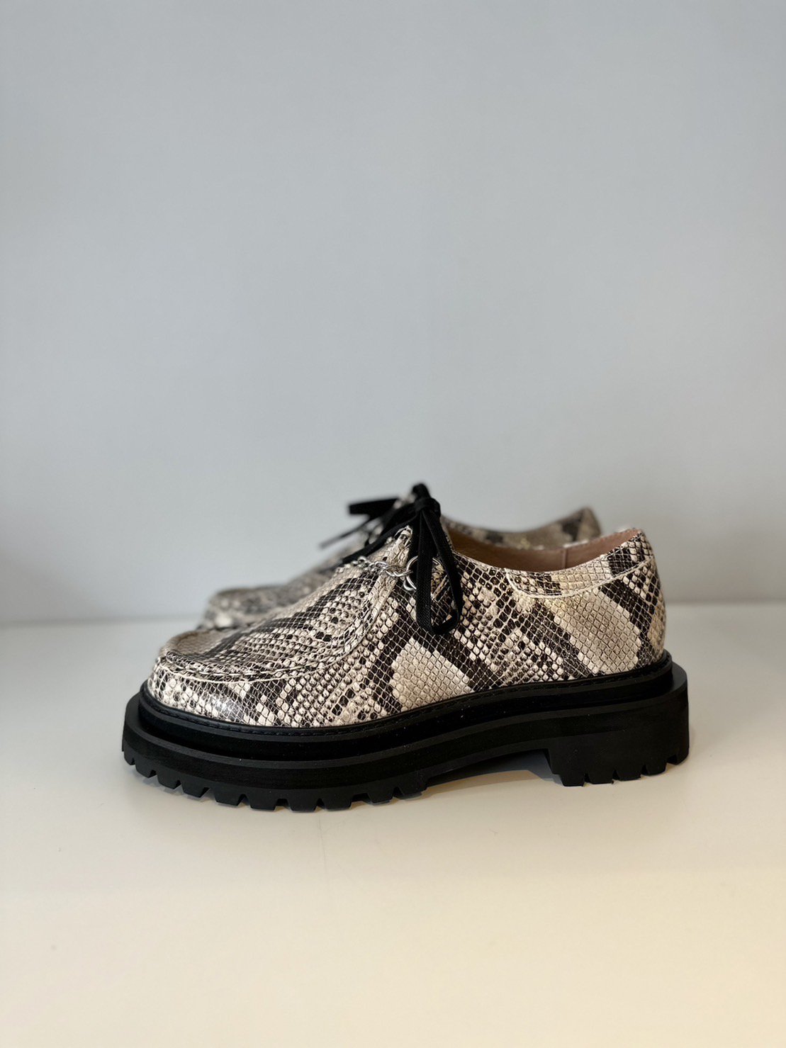 DAIRIKU<br />Python Derby Shoes / python<img class='new_mark_img2' src='https://img.shop-pro.jp/img/new/icons14.gif' style='border:none;display:inline;margin:0px;padding:0px;width:auto;' />